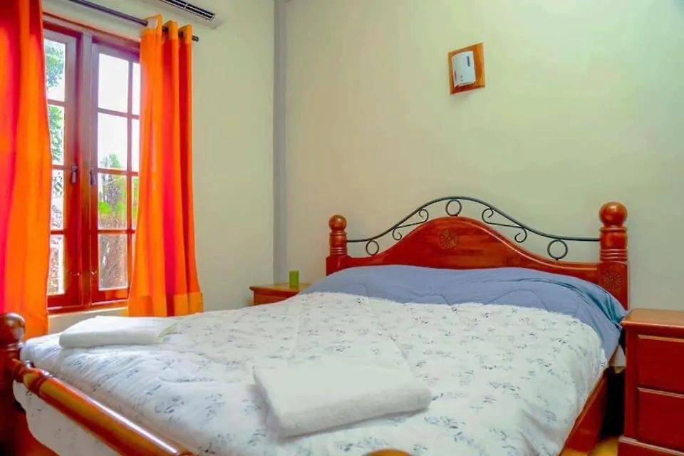 Deer Point Hotel كاندي 3*,