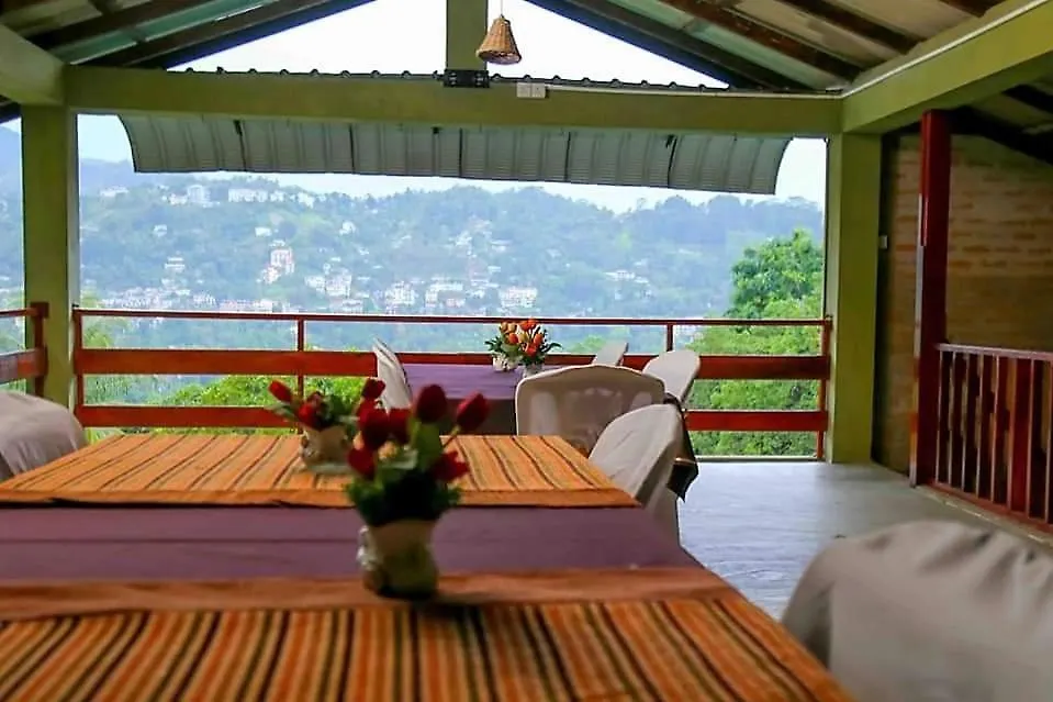 Deer Point Hotel كاندي منتجع