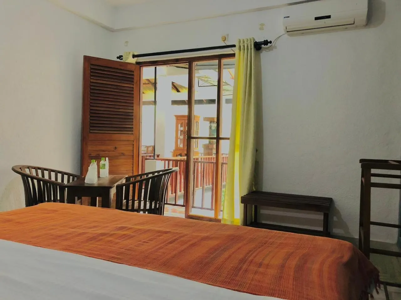 Deer Point Hotel كاندي