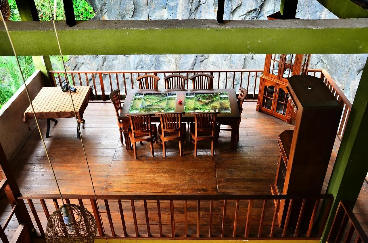 Deer Point Hotel كاندي