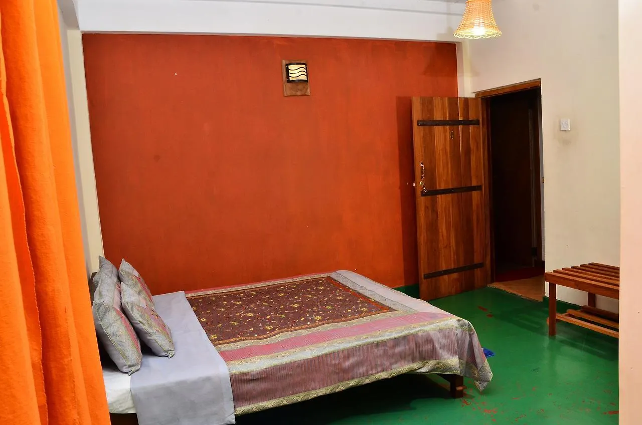 Deer Point Hotel كاندي 3*,