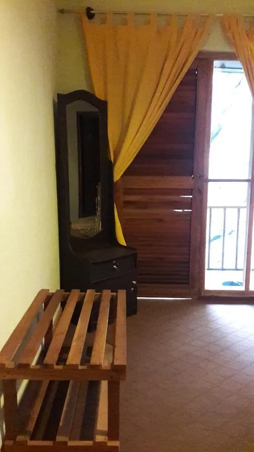 Deer Point Hotel كاندي